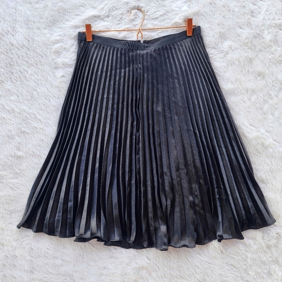 Karl Lagerfeld Black Pleated Satin Skirt - Picture 4 of 12